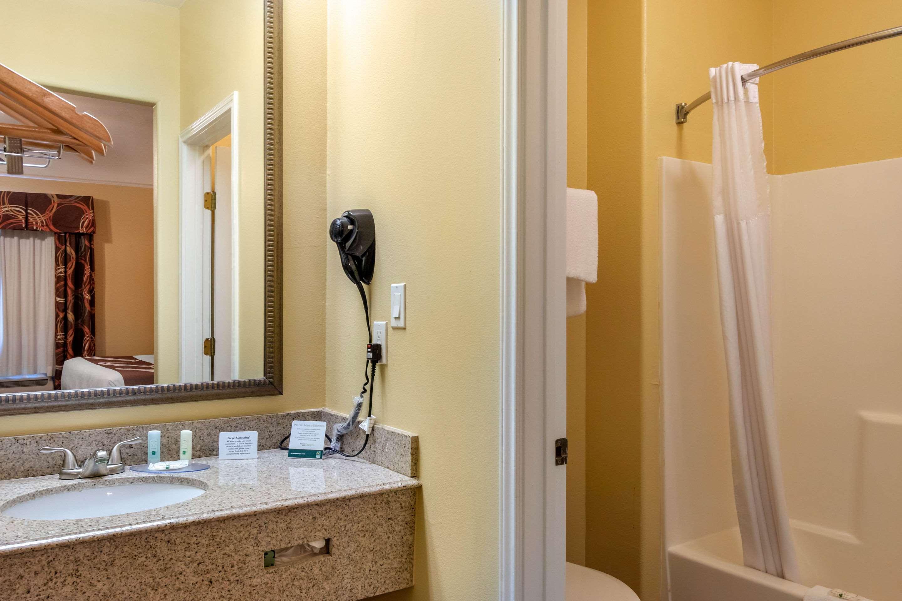 Quality Inn & Suites At The Outlets Mercedes-Weslaco Extérieur photo