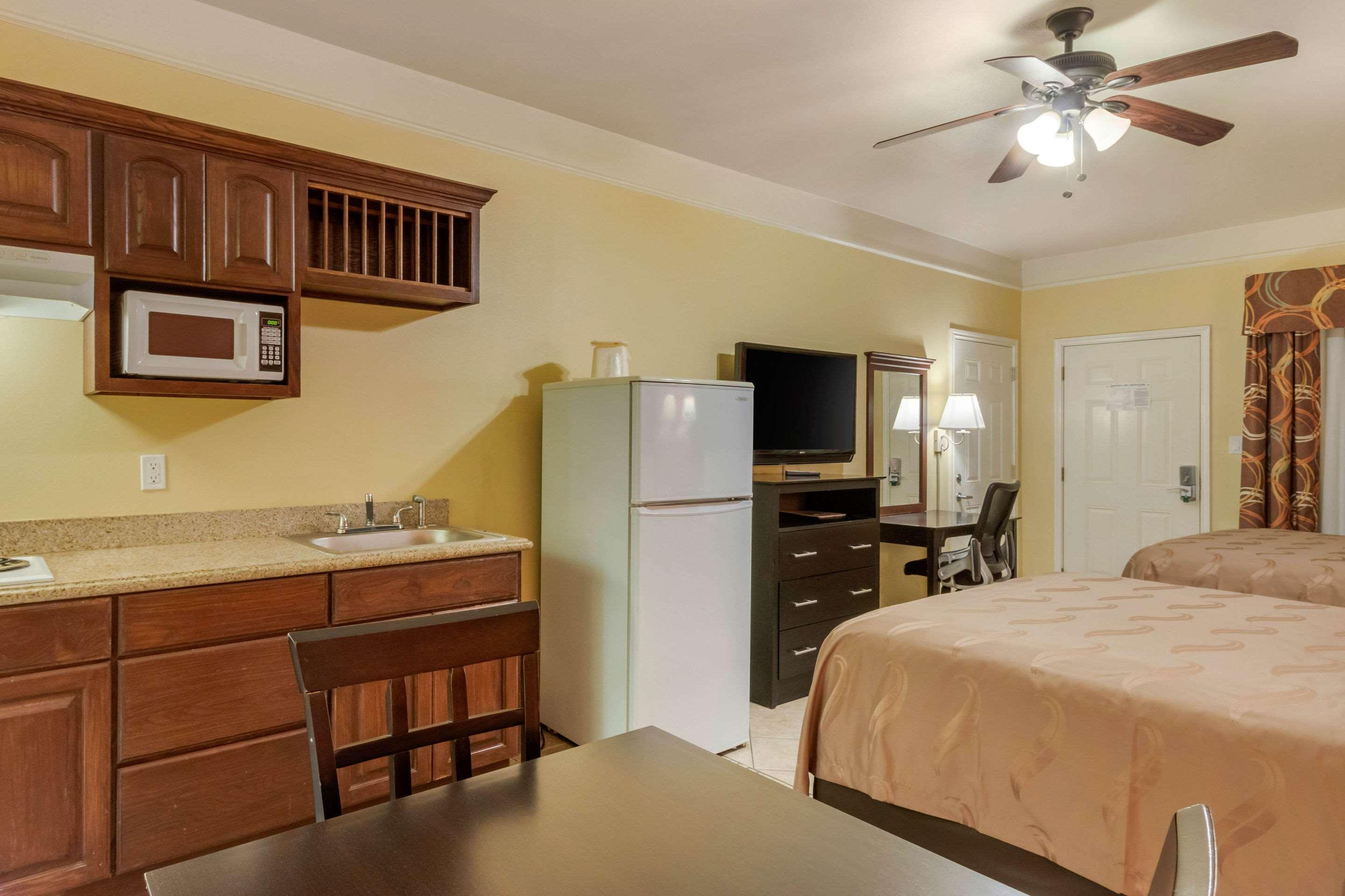 Quality Inn & Suites At The Outlets Mercedes-Weslaco Extérieur photo