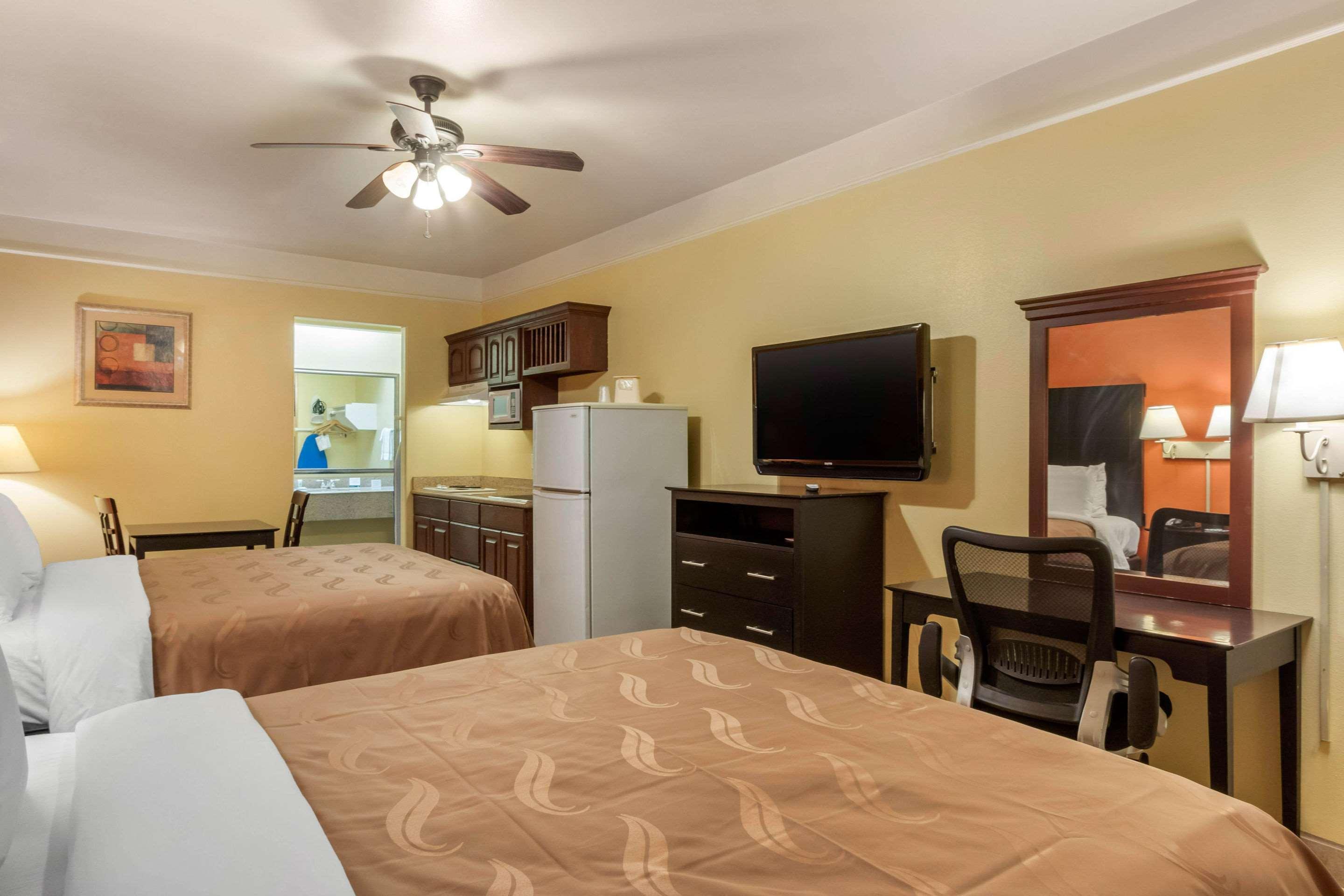 Quality Inn & Suites At The Outlets Mercedes-Weslaco Extérieur photo