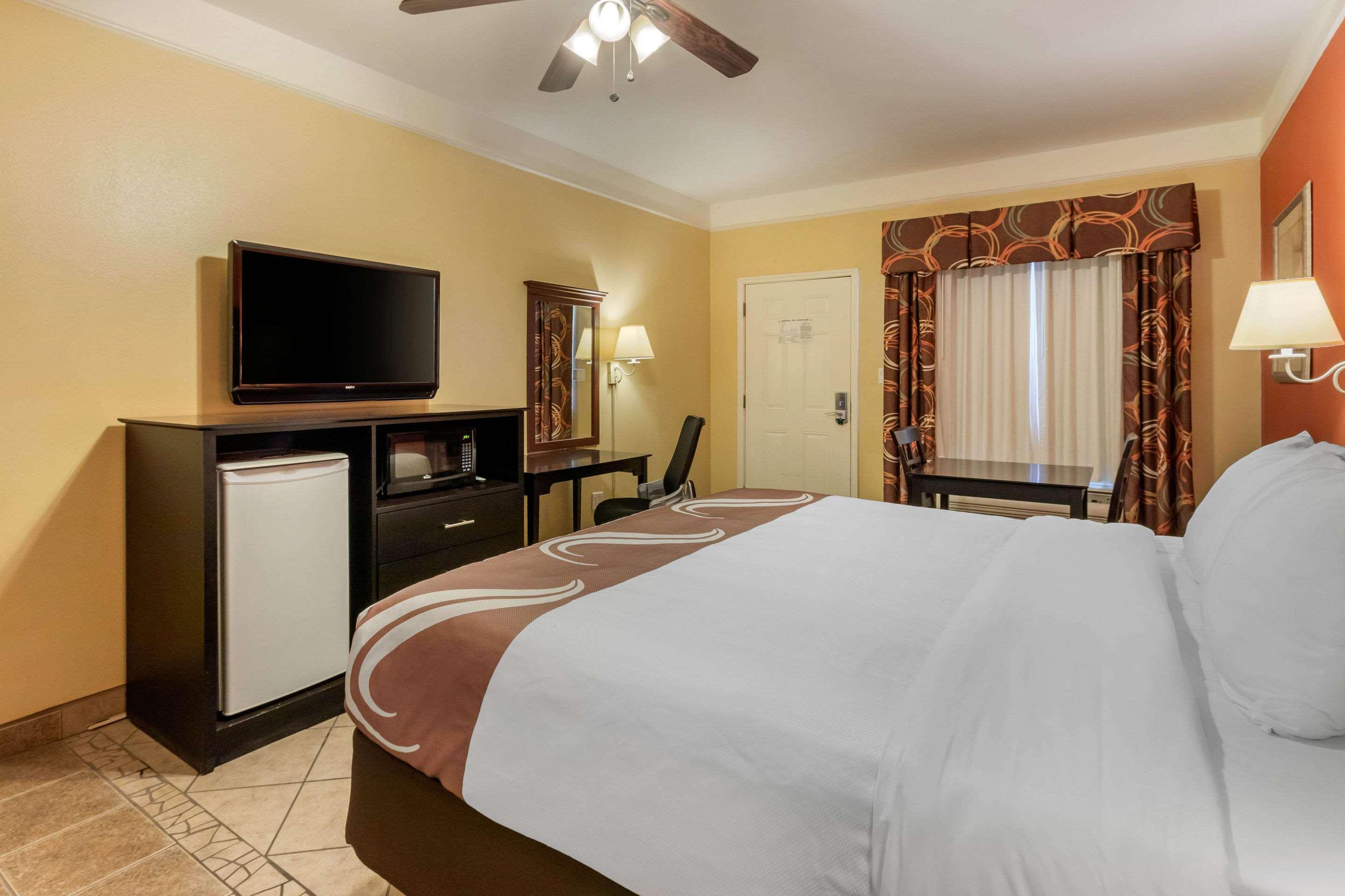 Quality Inn & Suites At The Outlets Mercedes-Weslaco Extérieur photo
