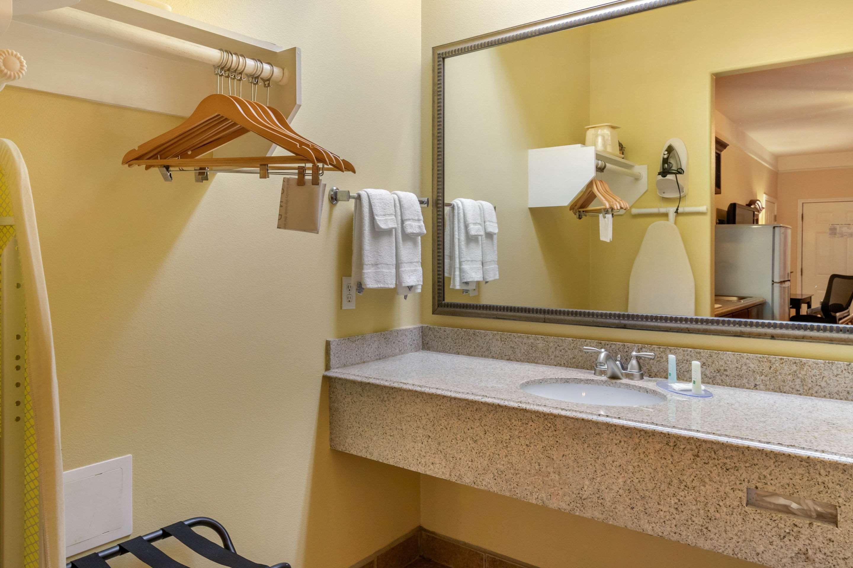 Quality Inn & Suites At The Outlets Mercedes-Weslaco Extérieur photo