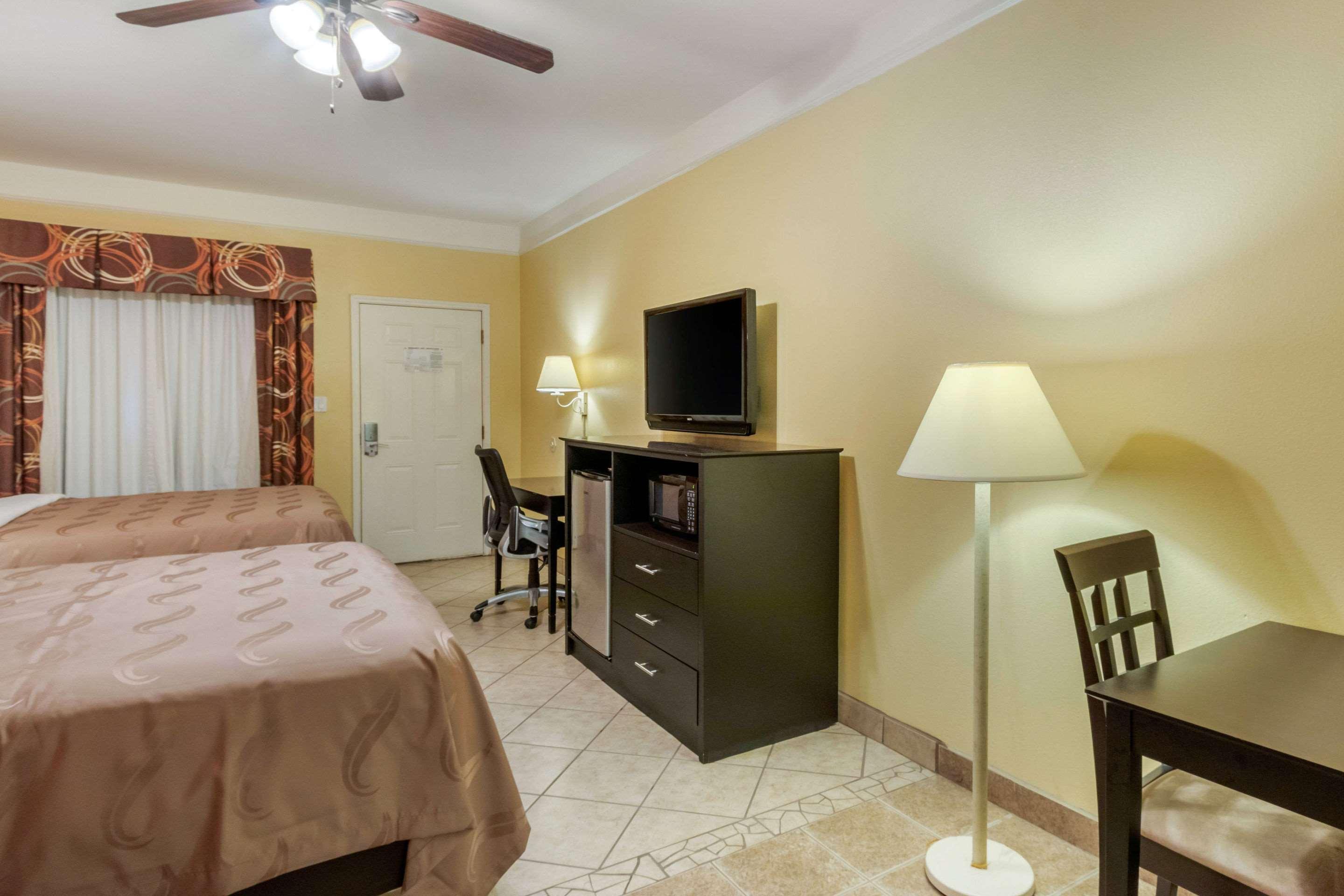 Quality Inn & Suites At The Outlets Mercedes-Weslaco Extérieur photo