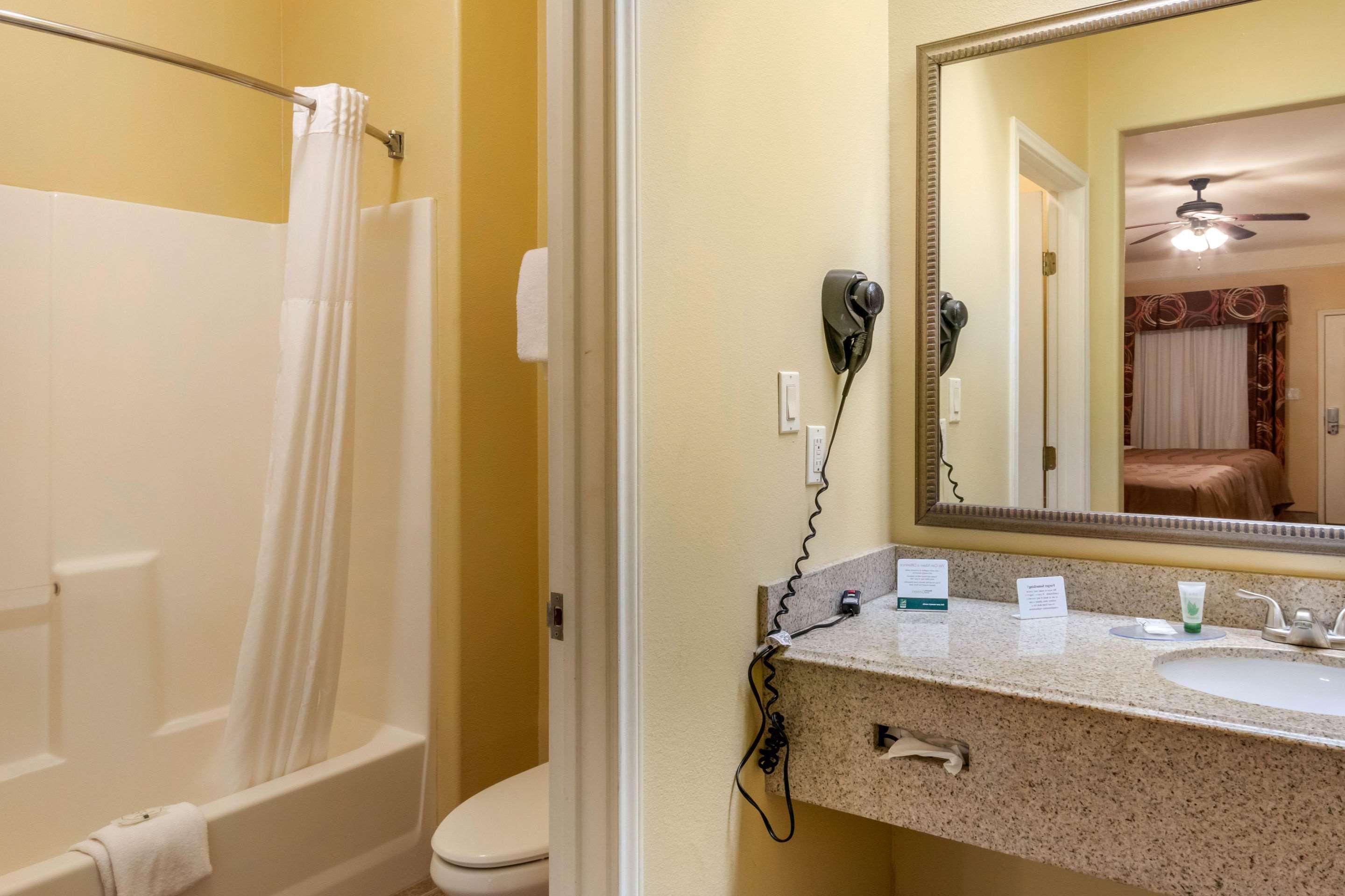 Quality Inn & Suites At The Outlets Mercedes-Weslaco Extérieur photo