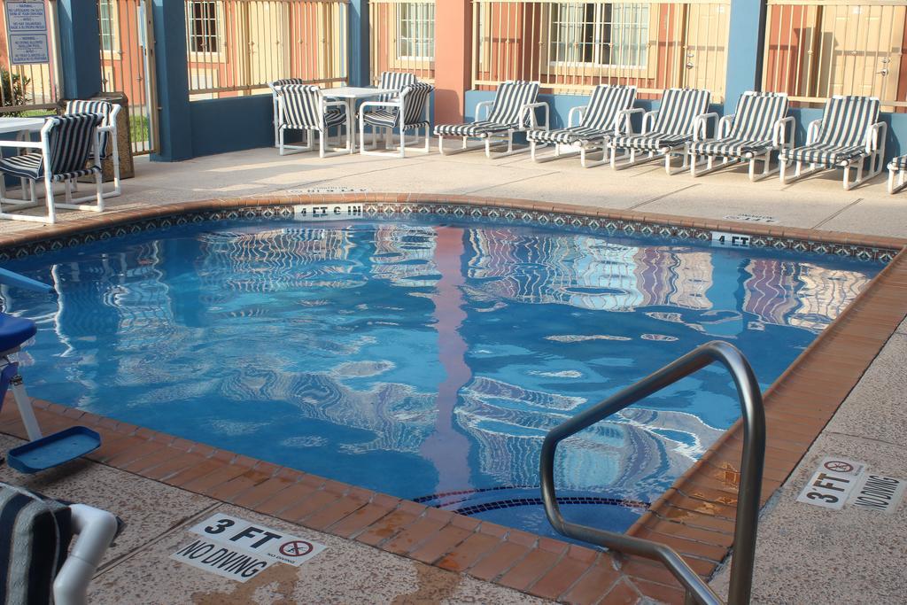 Quality Inn & Suites At The Outlets Mercedes-Weslaco Extérieur photo