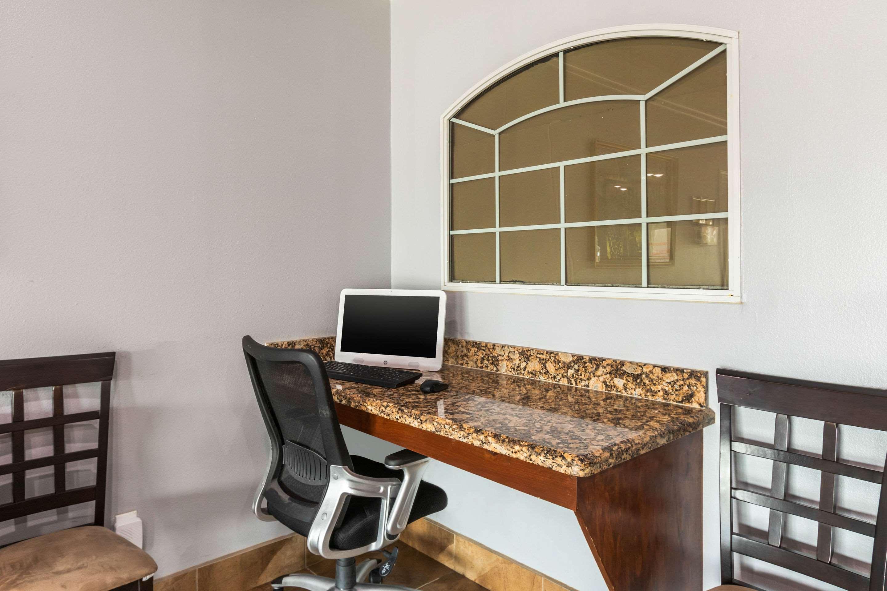 Quality Inn & Suites At The Outlets Mercedes-Weslaco Extérieur photo