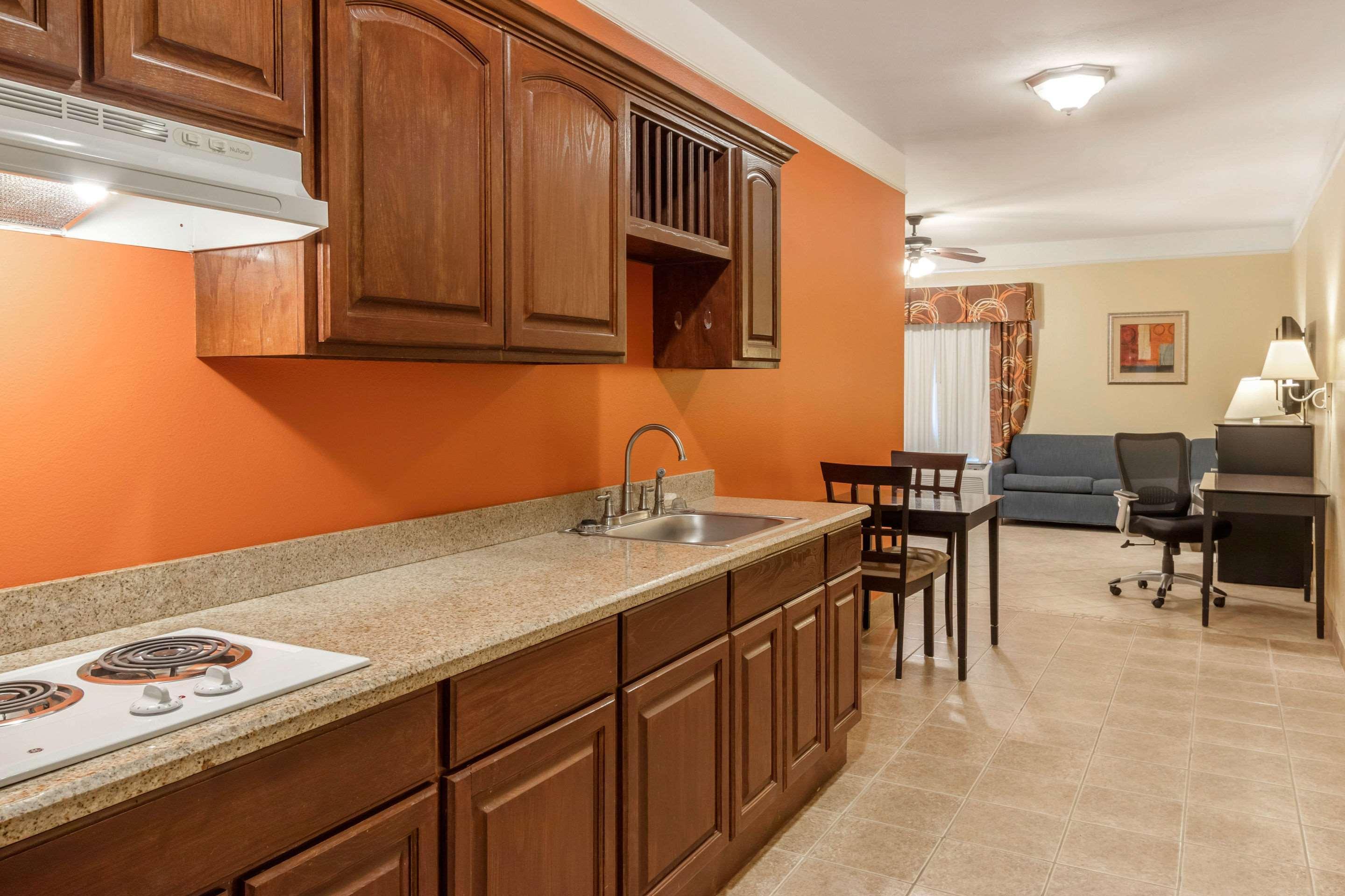 Quality Inn & Suites At The Outlets Mercedes-Weslaco Extérieur photo