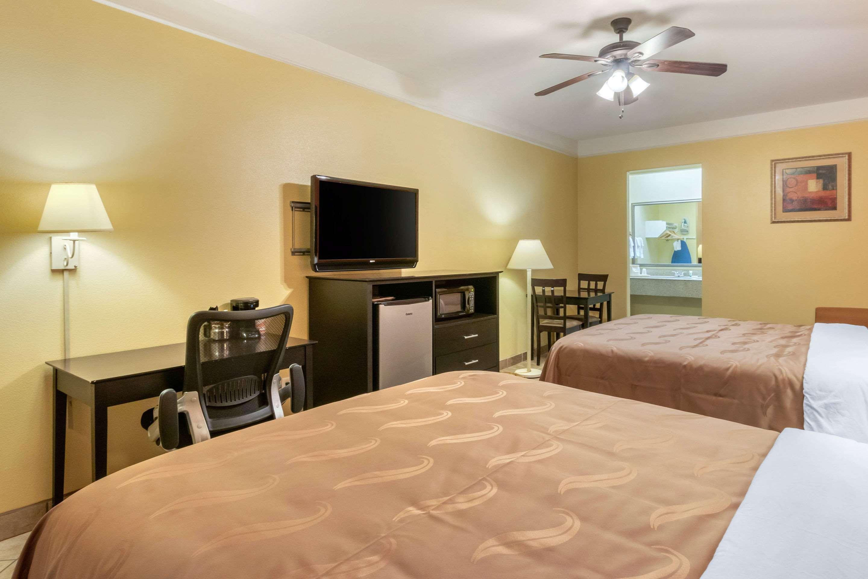 Quality Inn & Suites At The Outlets Mercedes-Weslaco Extérieur photo