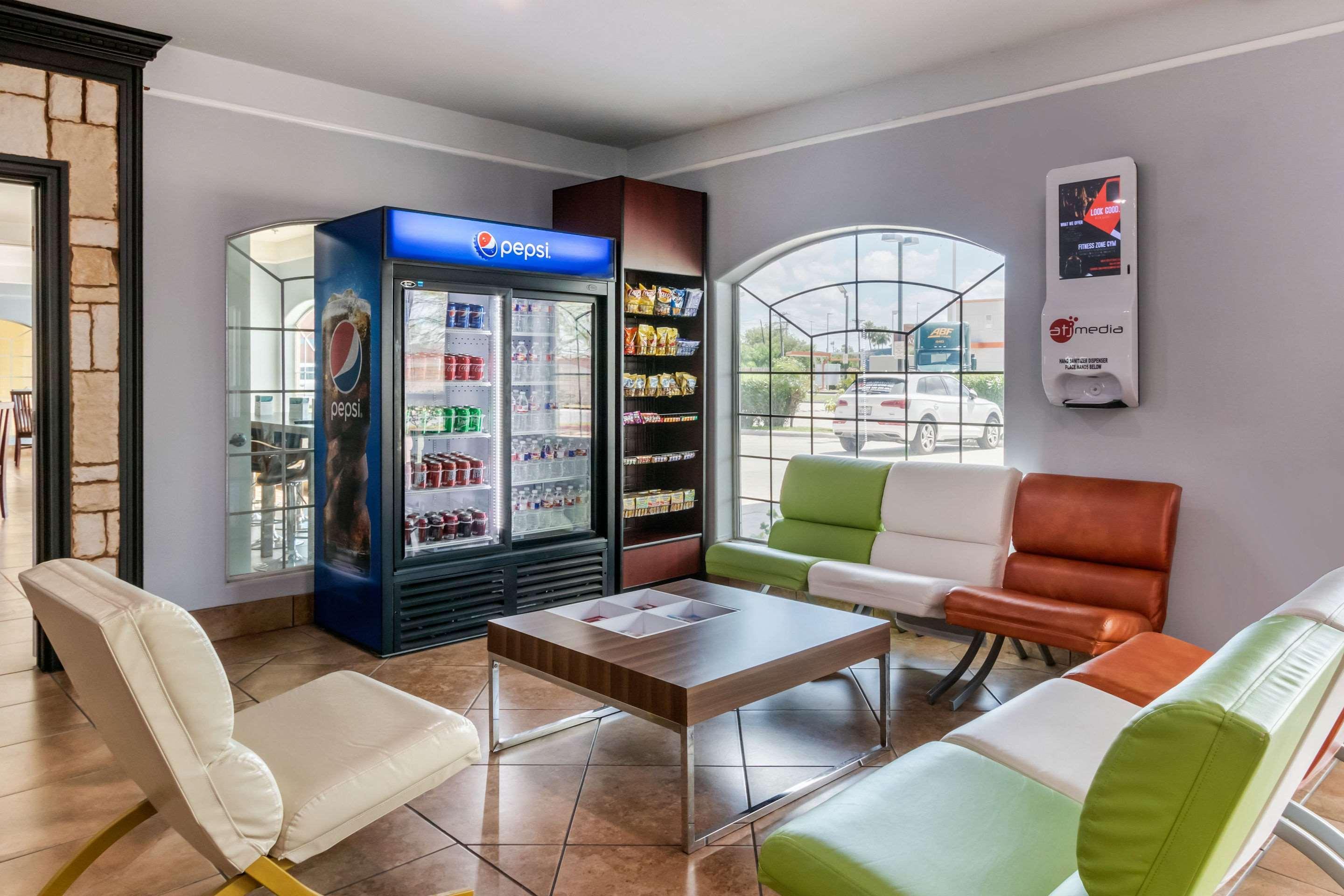 Quality Inn & Suites At The Outlets Mercedes-Weslaco Extérieur photo