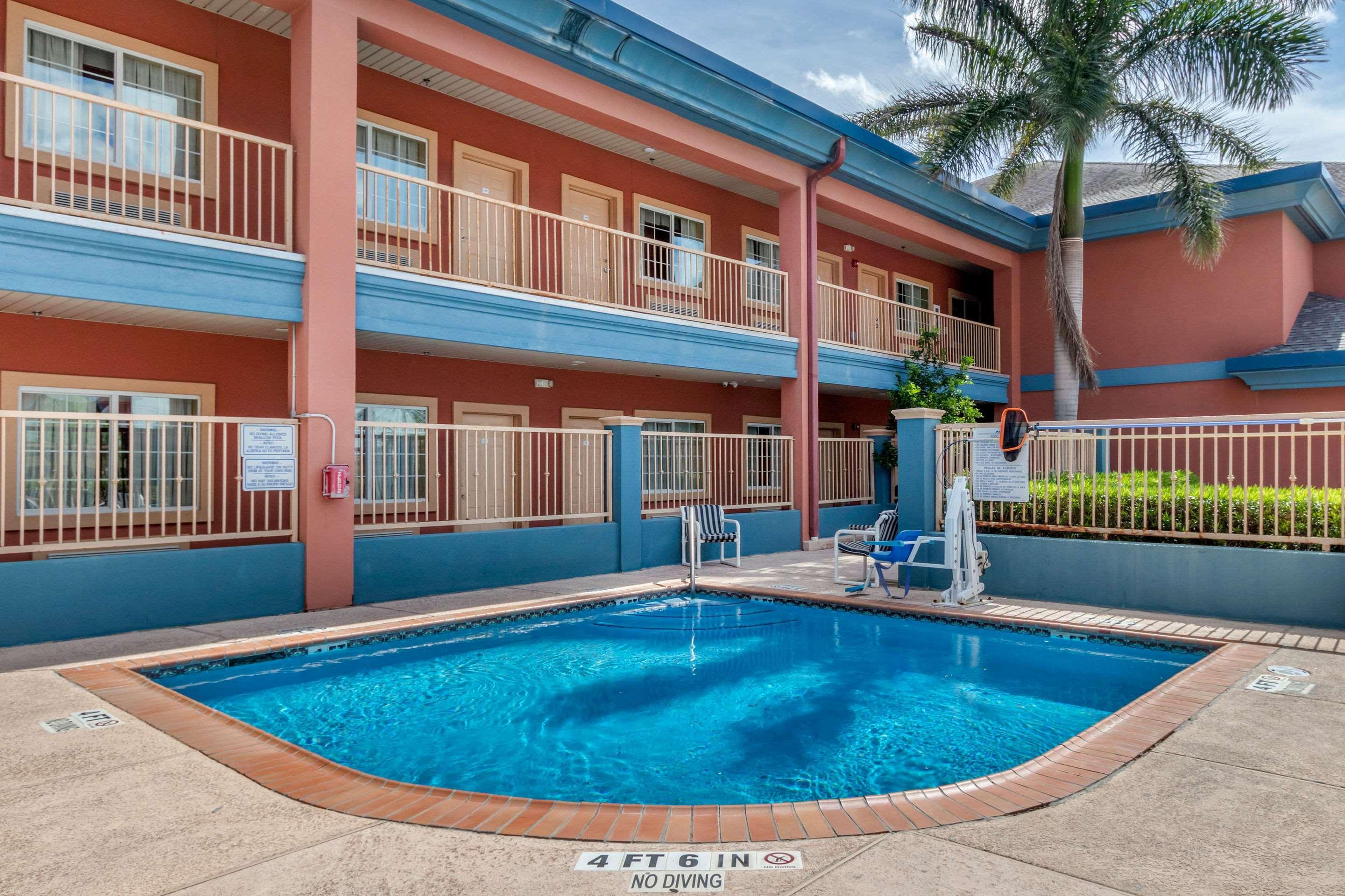 Quality Inn & Suites At The Outlets Mercedes-Weslaco Extérieur photo