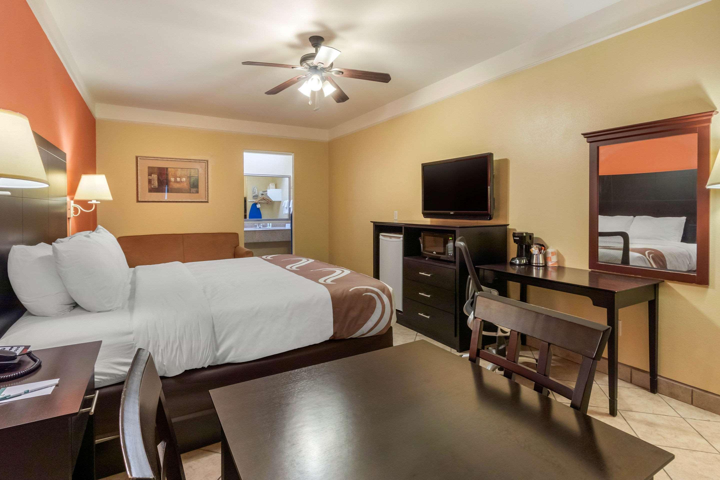 Quality Inn & Suites At The Outlets Mercedes-Weslaco Extérieur photo