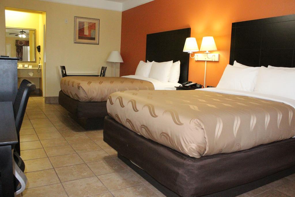 Quality Inn & Suites At The Outlets Mercedes-Weslaco Extérieur photo