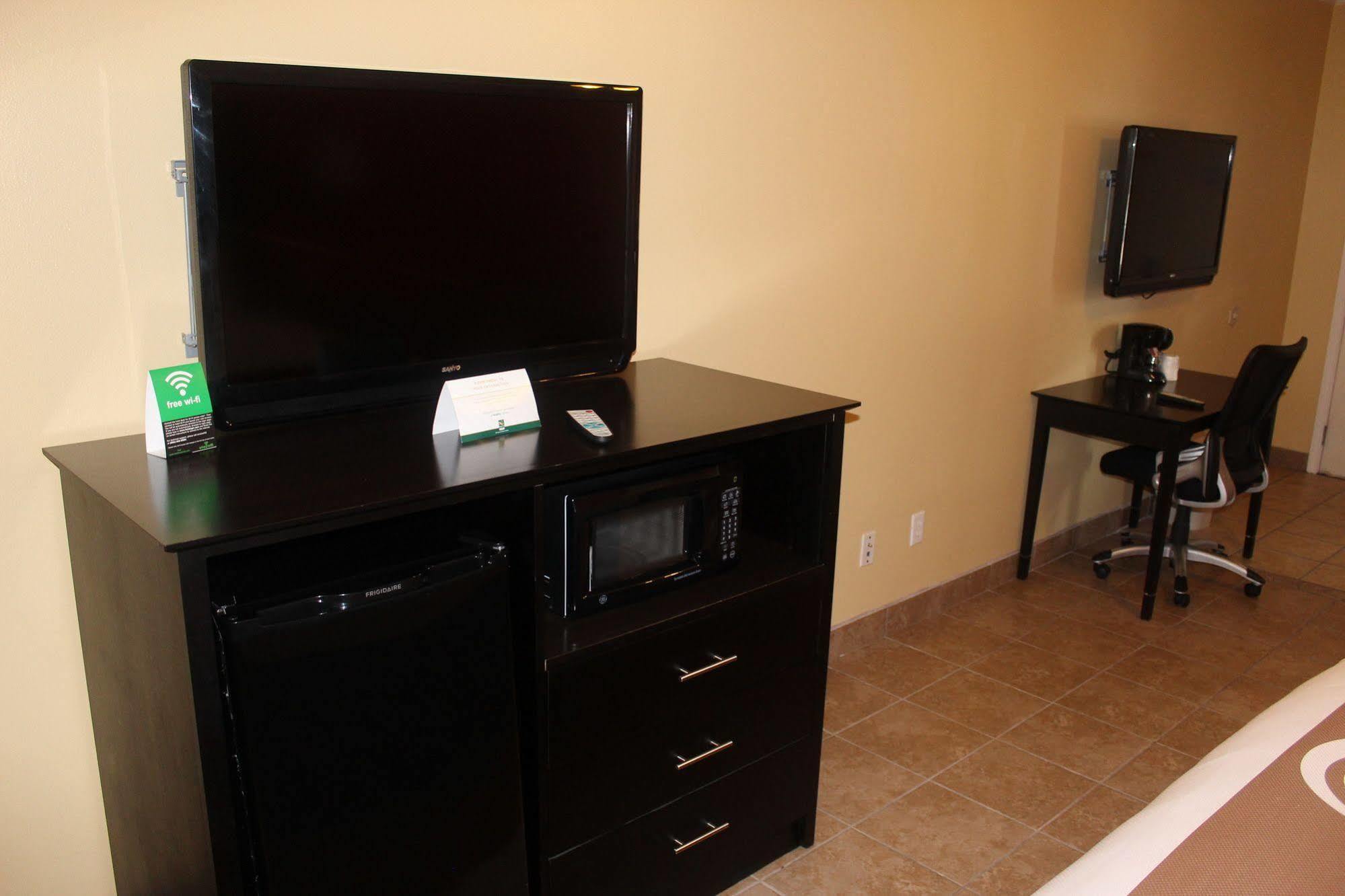 Quality Inn & Suites At The Outlets Mercedes-Weslaco Extérieur photo
