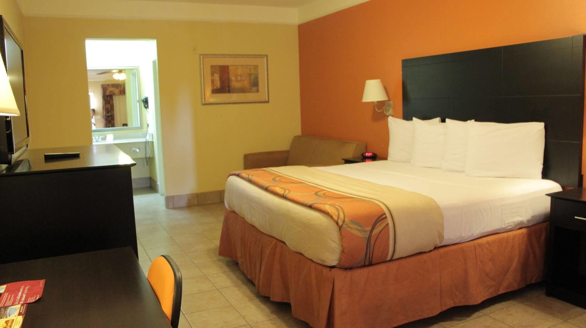 Quality Inn & Suites At The Outlets Mercedes-Weslaco Extérieur photo