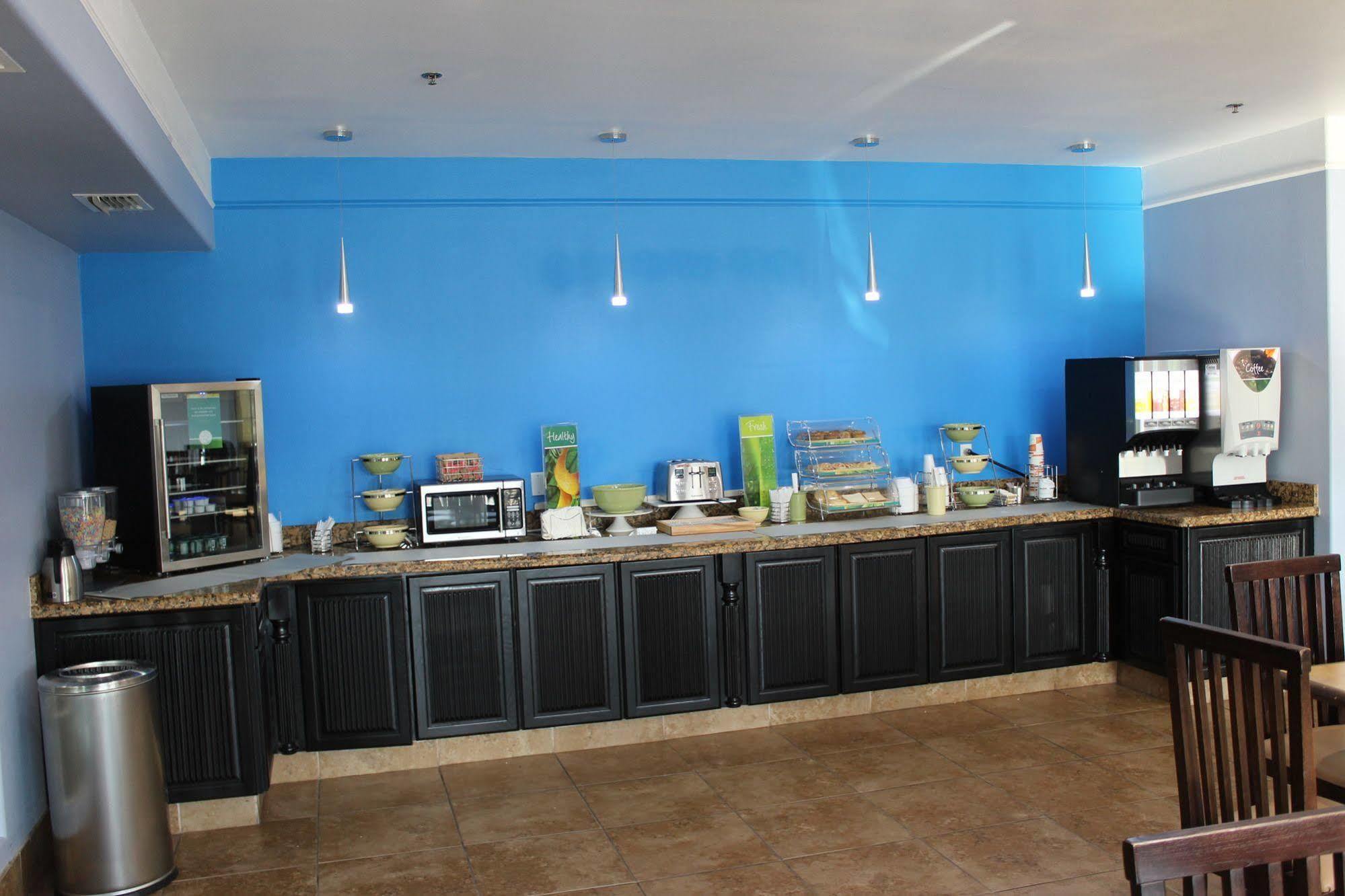 Quality Inn & Suites At The Outlets Mercedes-Weslaco Extérieur photo