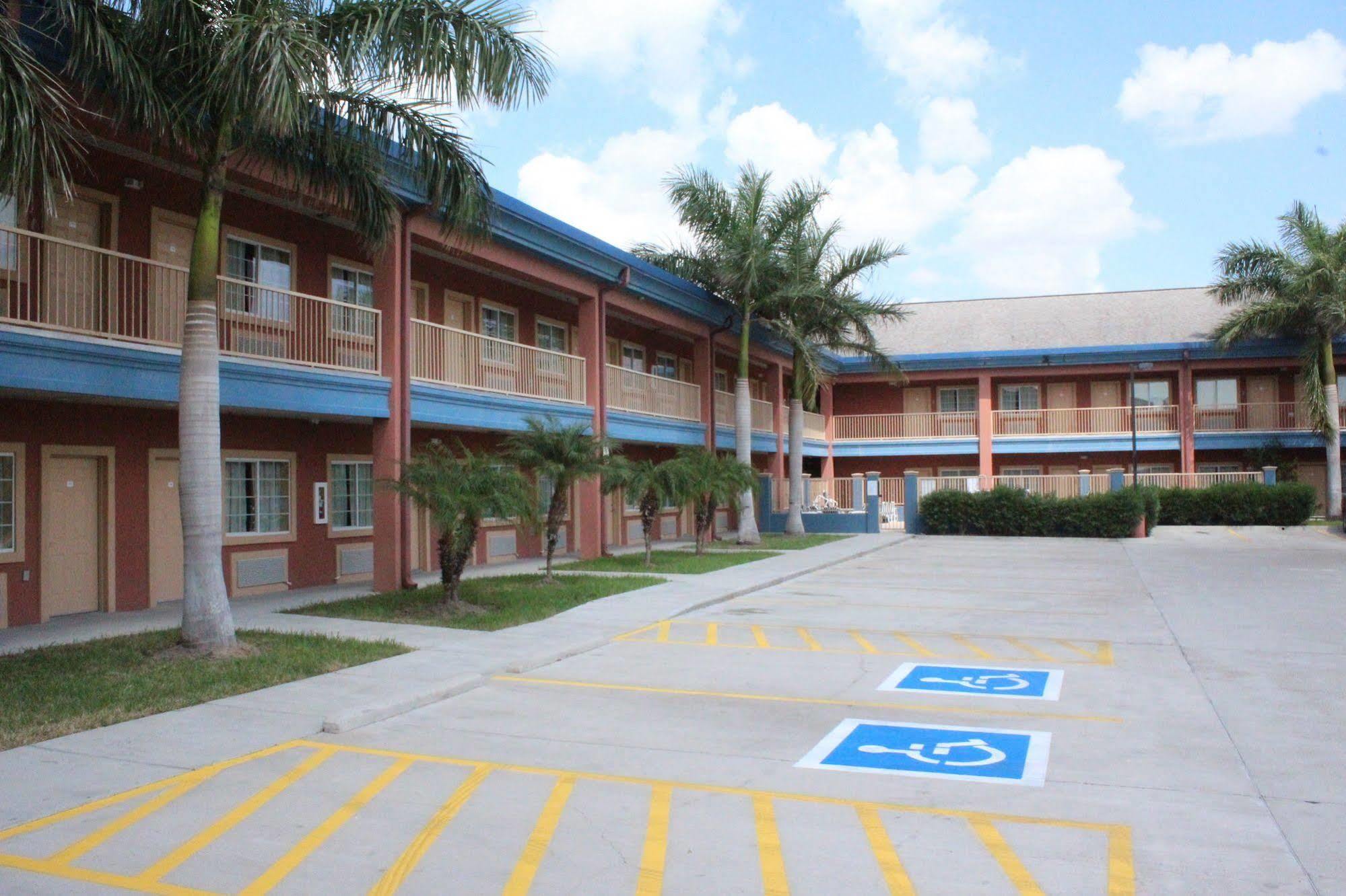 Quality Inn & Suites At The Outlets Mercedes-Weslaco Extérieur photo