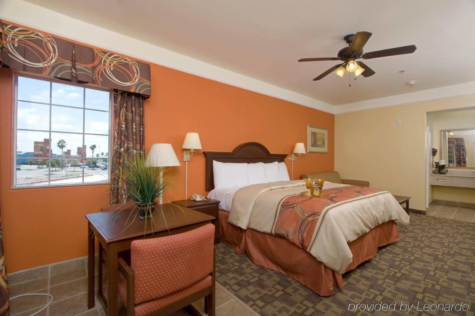 Quality Inn & Suites At The Outlets Mercedes-Weslaco Extérieur photo