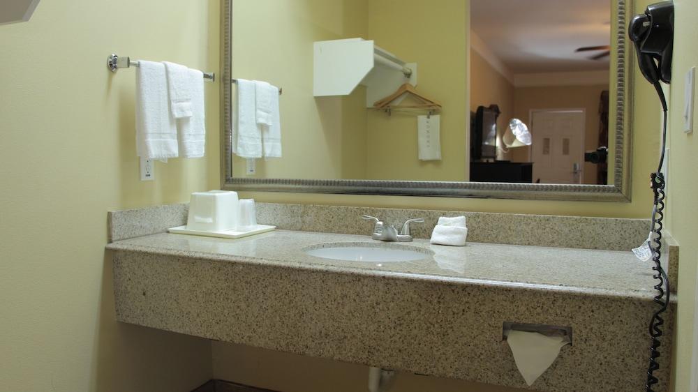Quality Inn & Suites At The Outlets Mercedes-Weslaco Extérieur photo